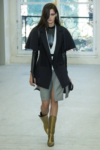 Look 15